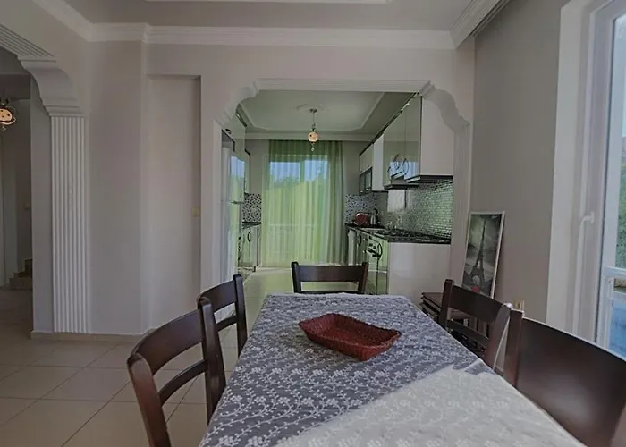 Detached With Private Pool In çalışta